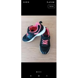 Baskets rose et noir TAILLE 31