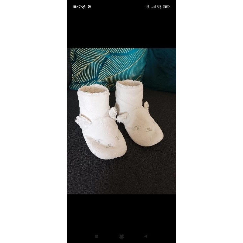 Chaussons blanc TAILLE 28/29