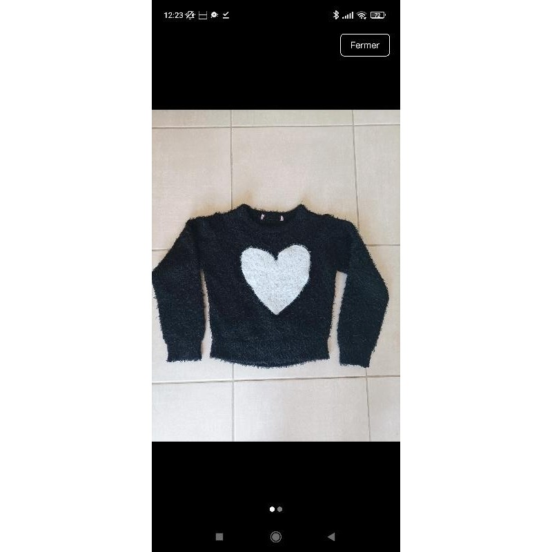 Pull noir coeur TAILLE 8 ans