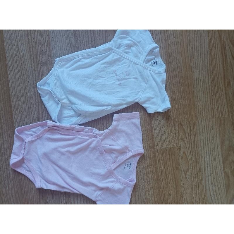 Lot 2 bodies cache coeur MC TAILLE 6 mois 