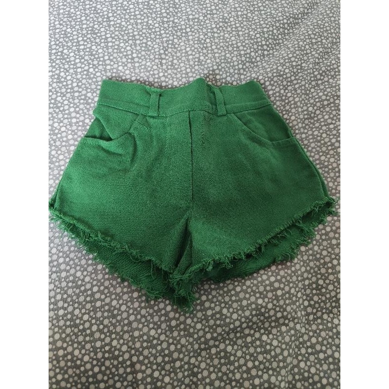 Short fille vert TAILLE 4