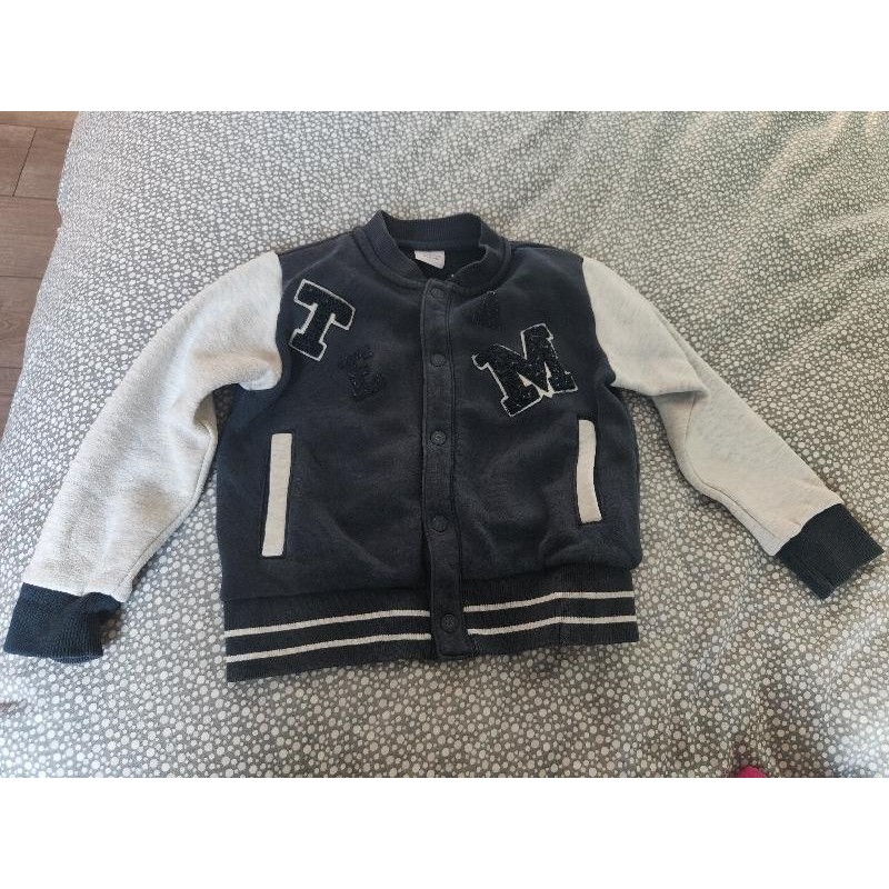 Gilet boutons molletonné  TAILLE 4