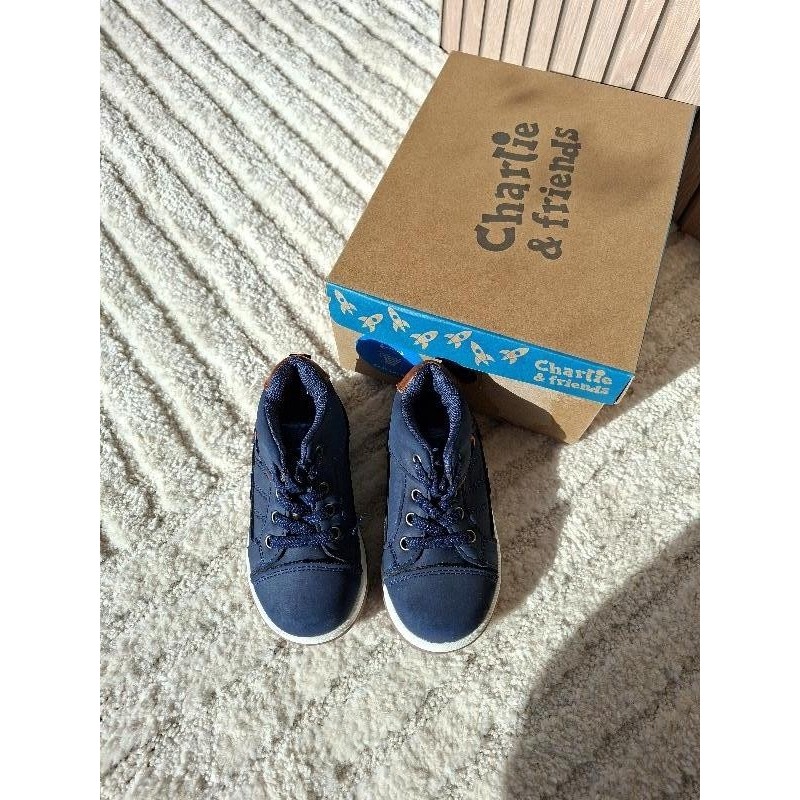 Basket bleu (neuve) TAILLE 22