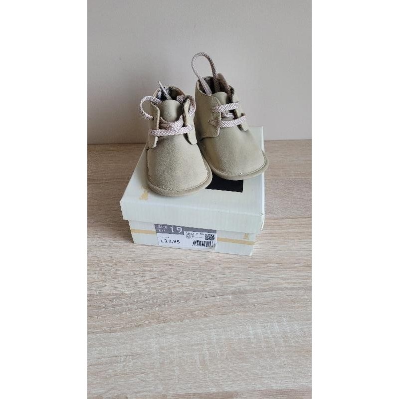 Chaussures Benetton (neuves) TAILLE 19