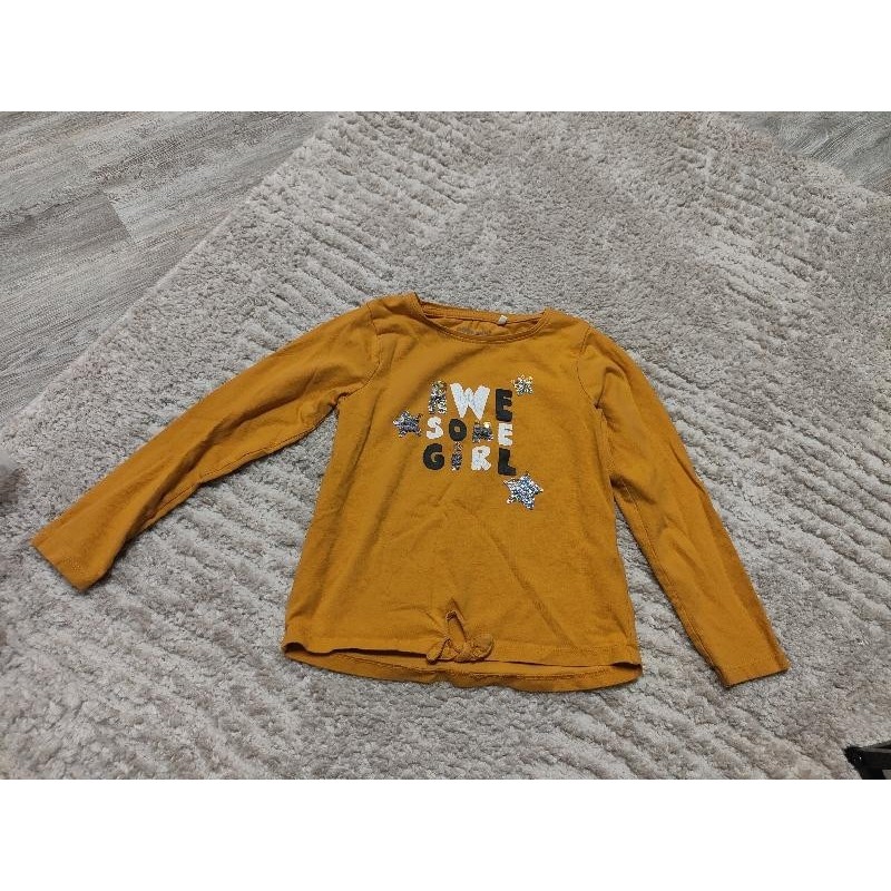 Tee shirt manches longues moutarde et paillettes orchestra  TAILLE 6