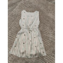 Robe blanche vert et fleurs...