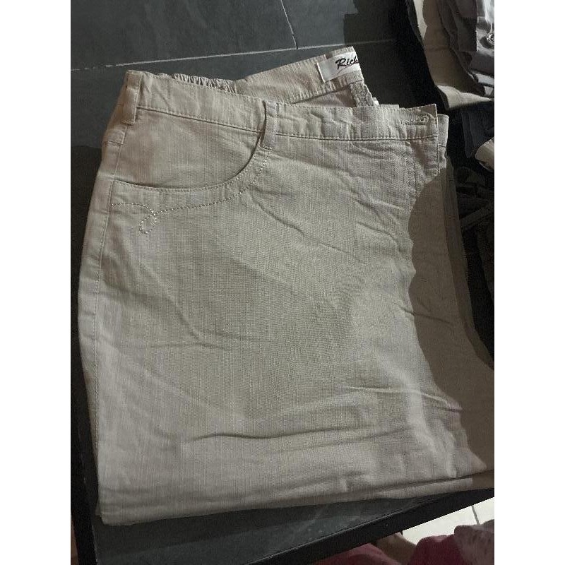 Pantalon richy  TAILLE 42